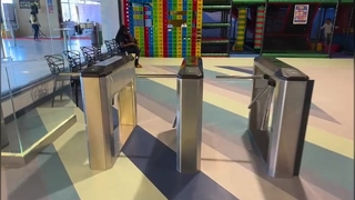 Torniquetes trípode AKT303 personalizados